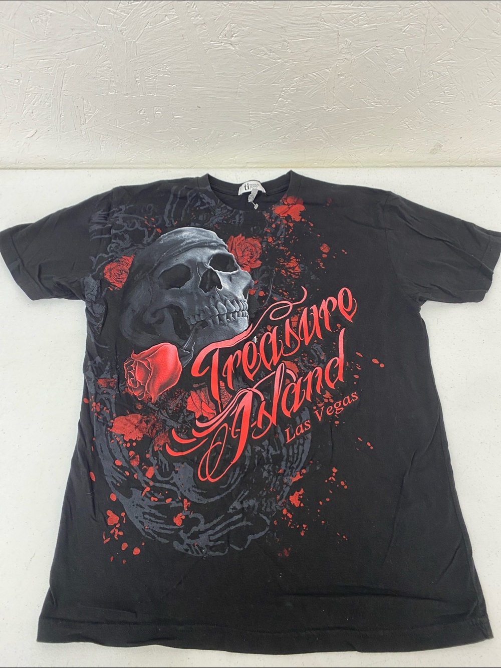 Las Vegas Treasure Island Black Graphic Skull Tee Size Medium